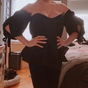 New Wo tags black off shoulder puff sleeves top